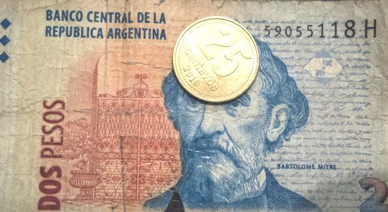 Dólar en Argentina cierra este lunes con tendencia al alza
