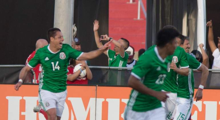 CHICHARITO-EFE-TRI.jpg
