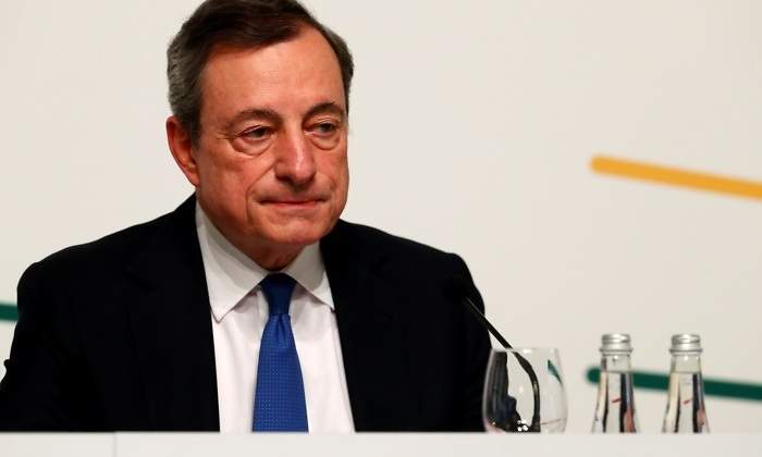 mario-draghi-botellas.jpg