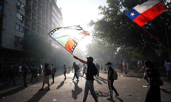 protesta.chile.banderas.efe.png