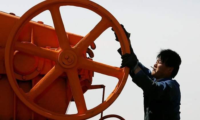 China-petroleo-trabajador.jpg