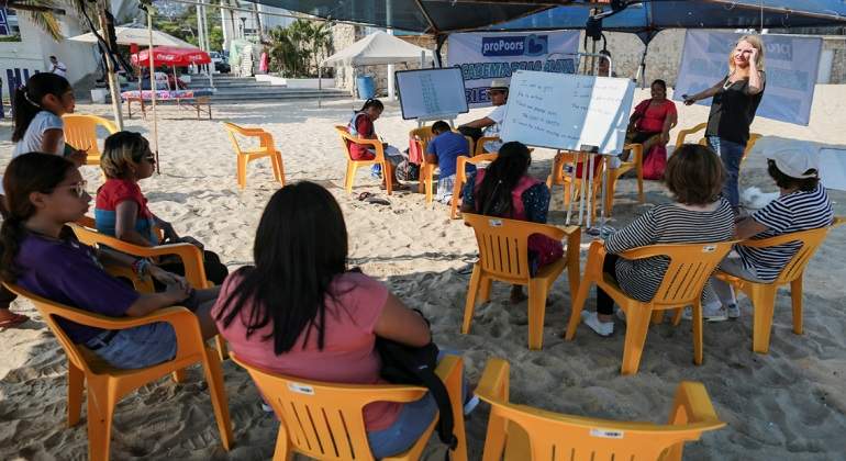 academia-en-la-playa-770-420-EFE.jpg