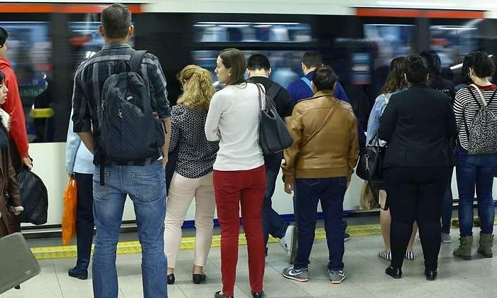 metro-madrid-anden-gente.jpg