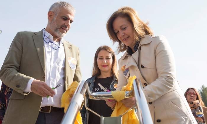 ciudadanos-quita-lazos-uab-efe.jpg