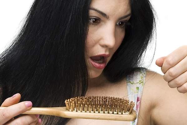 La máscara para los cabellos con la mostaza para el crecimiento de los cabello las revocaciones la r
