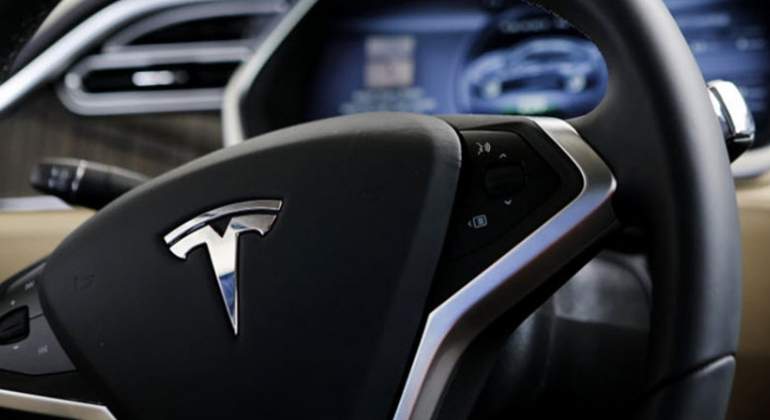 tesla-autopilot-bloomberg.jpg