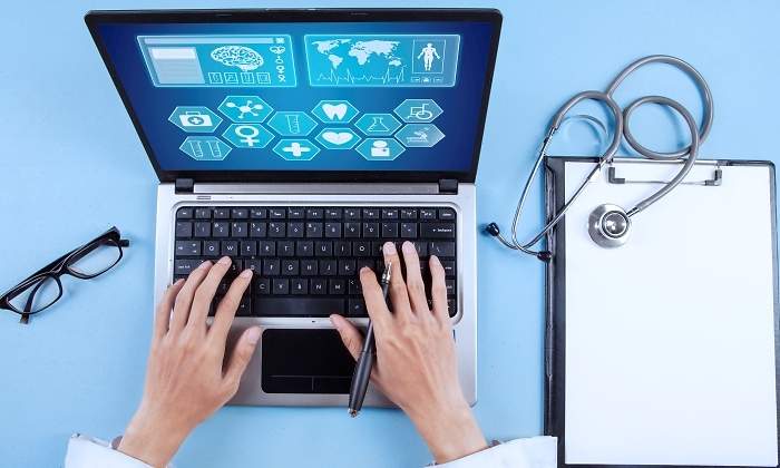 sanidad_ordenador_medico_istock.jpg