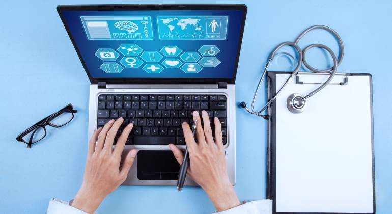 sanidad_ordenador_medico_istock.jpg
