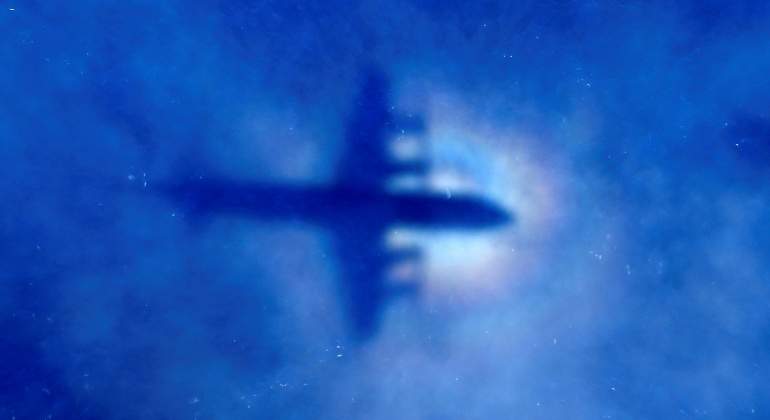avion-silueta-mar-reuters.jpg
