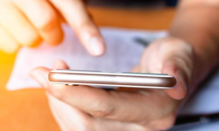 movil-usuario-dreamstime.jpg