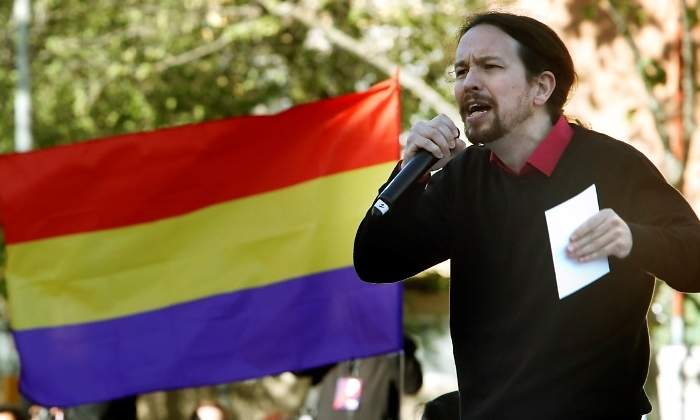iglesias-mitin-bandera-republica-efe.jpg