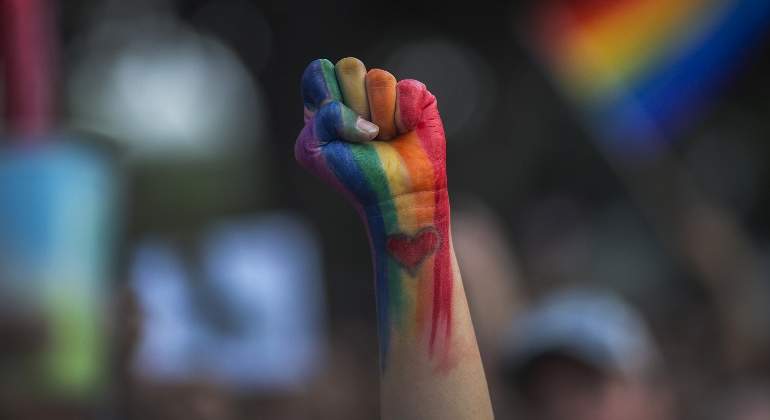 LGTB-arcoiris-puño-gay-getty.jpg