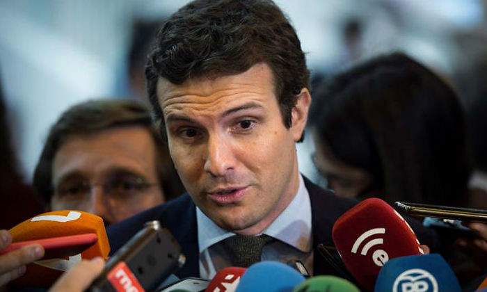 casado-microfonos-efe.jpg