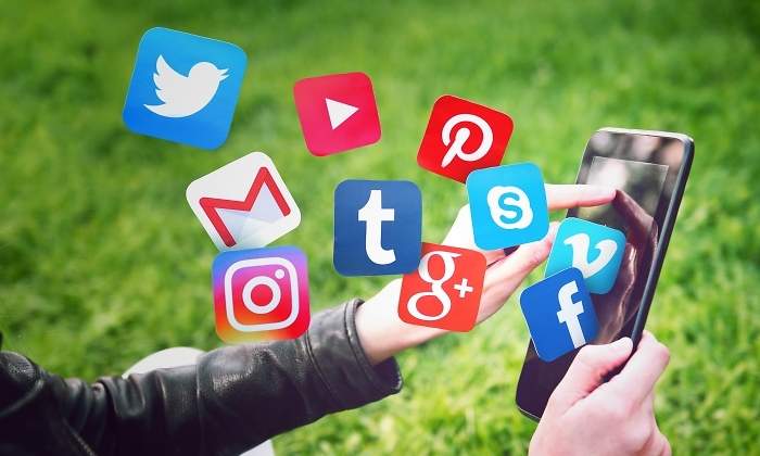 tablet-redes-sociales.jpg