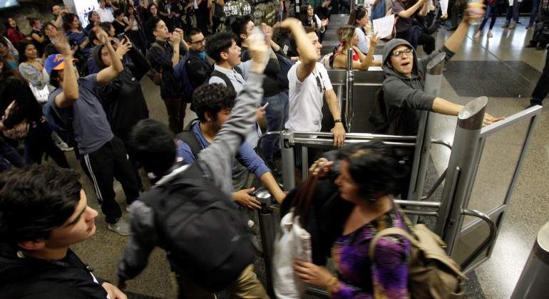 Protestas-Chile-metro-Reuters.jpg