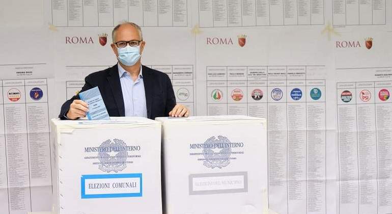 EuropaPress_3979437_03_october_2021_italy_rome_center-left_candidate_for_mayor_of_rome_roberto.jpg