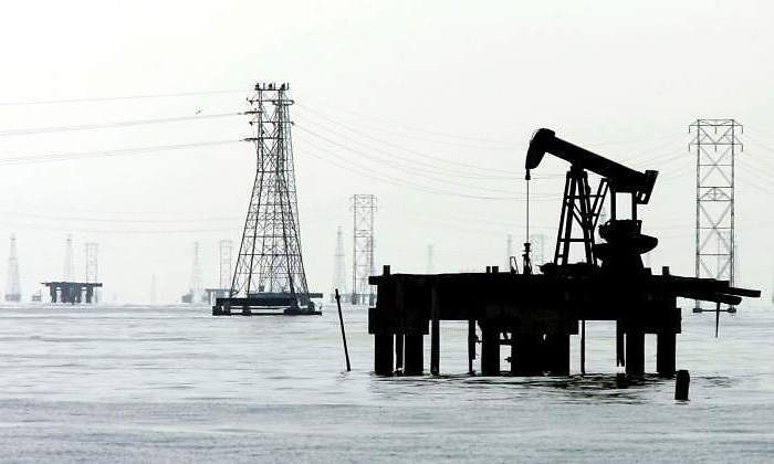 petroleo-martillo-mar.jpg