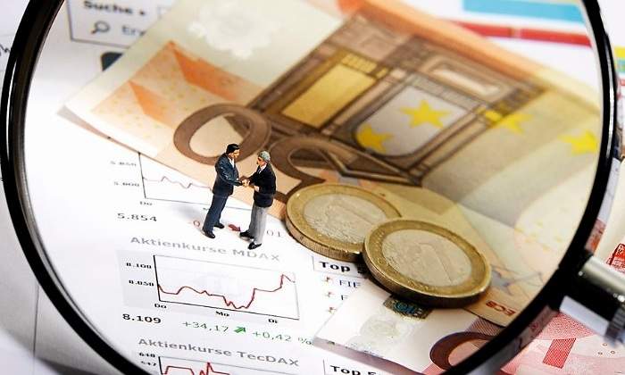 lupa-dinero-senores-getty.jpg