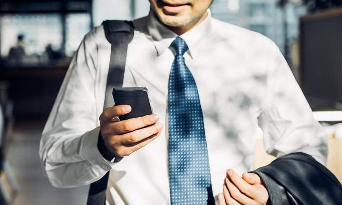 trabajador-movil-alamy.jpg