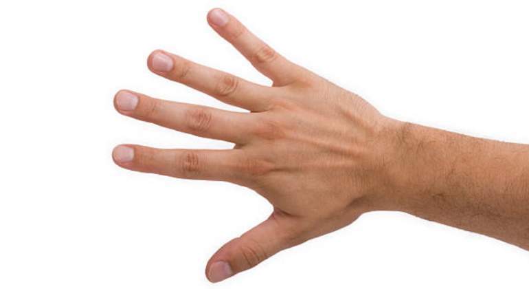 mano-unas-istock-770.jpg