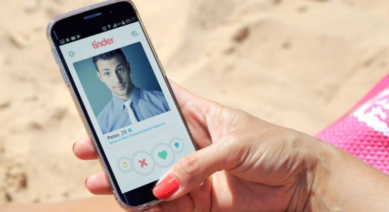 tinder-serie-de-tv-redes-sociales.jpg