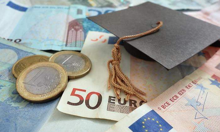 licenciado-dinero-universidad-euros-770-dreamstime.jpg