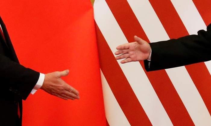 china-eeuu-mano.jpg