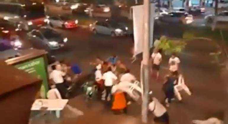 acapulco-turistas-meseros-taqueria.jpg