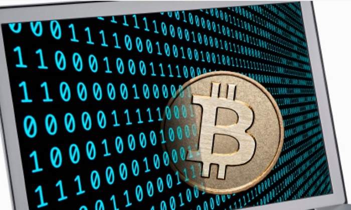 bitcoin-ordenador-ceros-unos.jpg