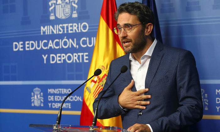 huerta-maxim-mano-pecho.jpg