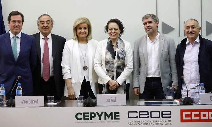 patronal-sindicatos-ministras-efe.jpg