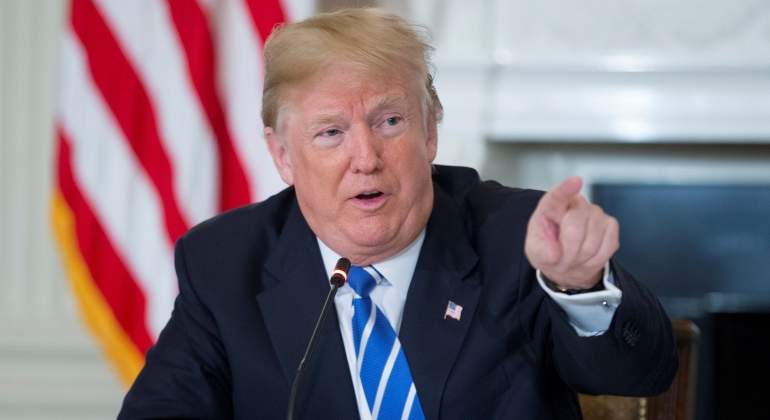 trump-senala-mano-reuers.jpg