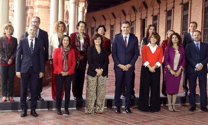 foto-familia-cmin-sevilla-sanchez-ep.jpg