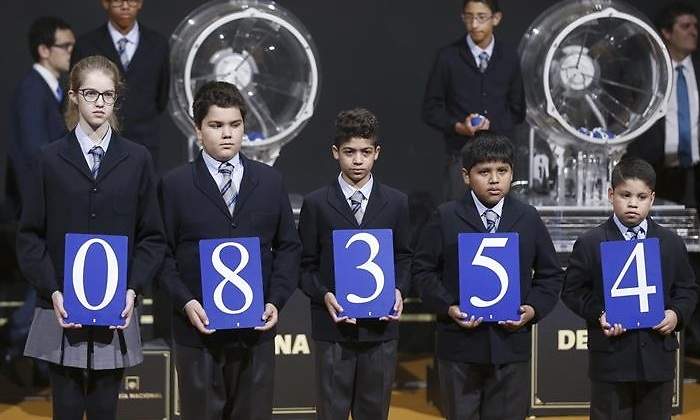 primer-premio-loteria-nino-2017-efe.jpg