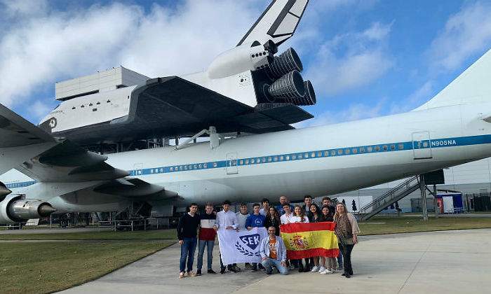 Alumnos-SEK-en-las-instalaciones-de-la-NASA-defini.jpg