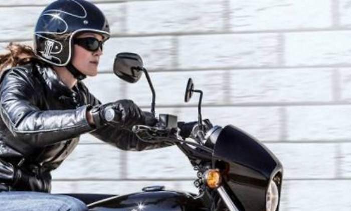 mujer-moto-harley.jpg