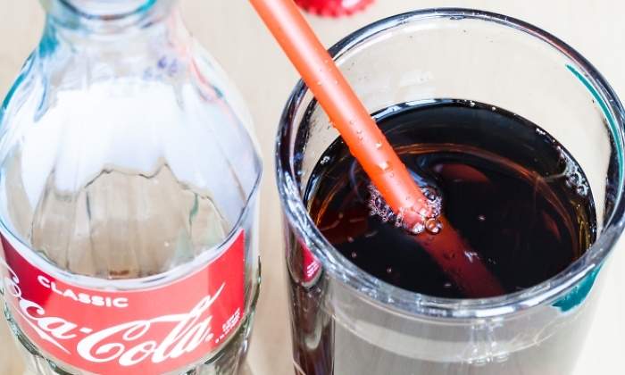 coca-cola-botella-vaso.jpg