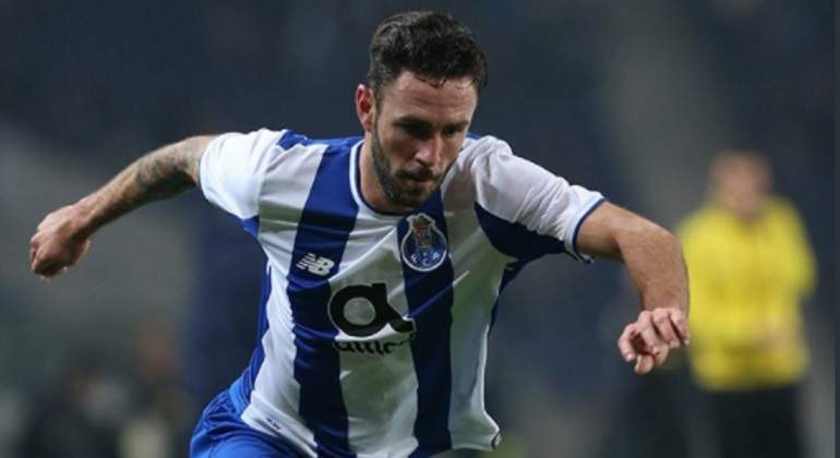 LAYuN--Twitter.jpg