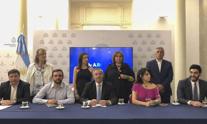 Felipe-Sola-Facundo-Moyano-Victoria-Donda.jpg