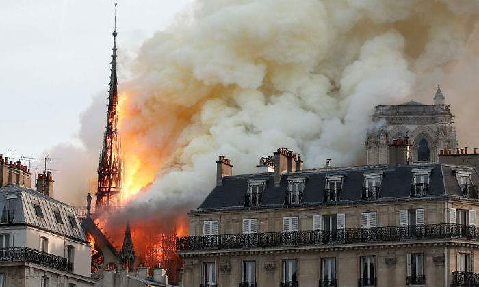 notre-dame-aguja-llamas-reurters.jpg
