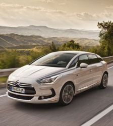 El Citroën DS5 Hybrid4 rompe moldes