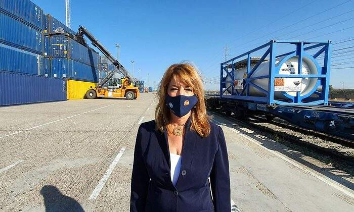 Presidenta-del-Puerto-de-Huelva-terminal-ferroviaria-e1637316554706-1000x562.jpg