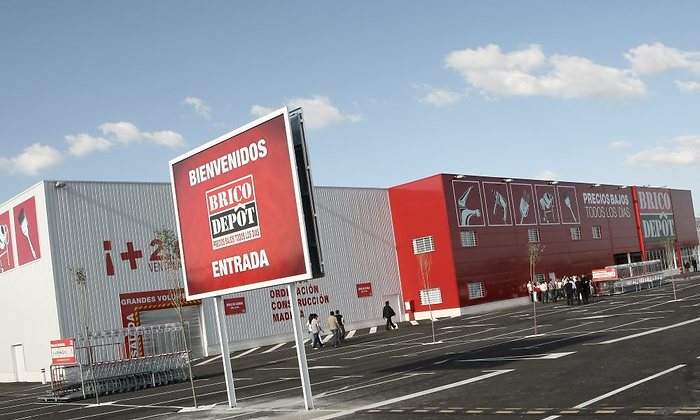 brico-depot-aparcamiento-vacio.jpg