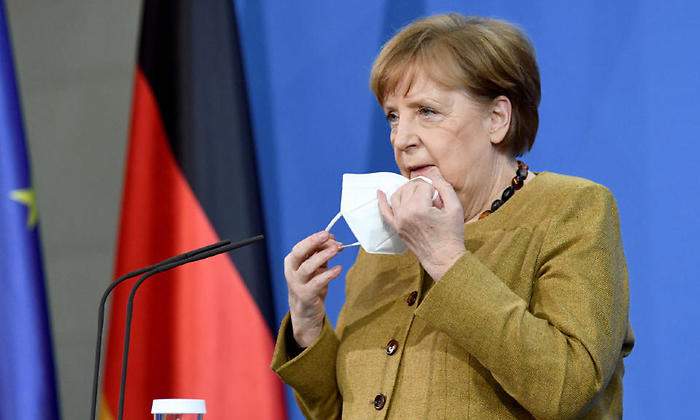 MERKEL-g7.jpg