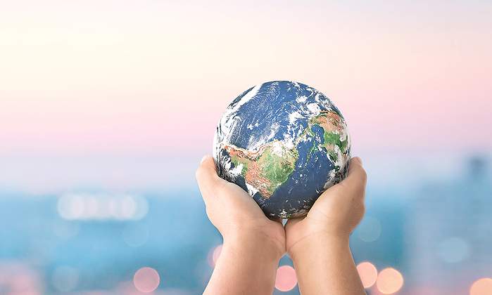 mundo-manos-istock.jpg