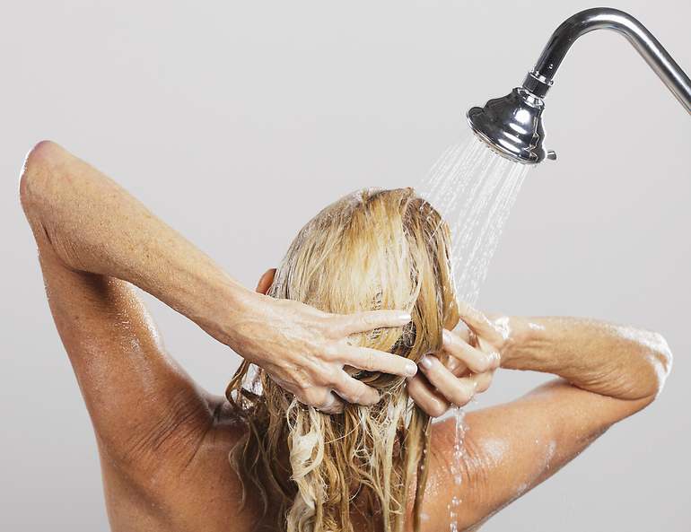Mujer en la ducha