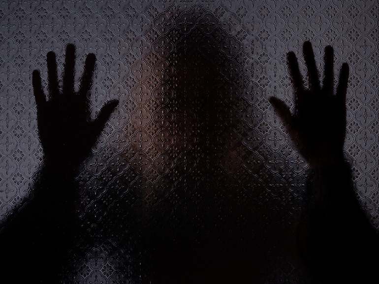 La claustrofobia es un trastorno de ansiedad muy común caracterizado por el miedo a los espacios cerrados o confinados.