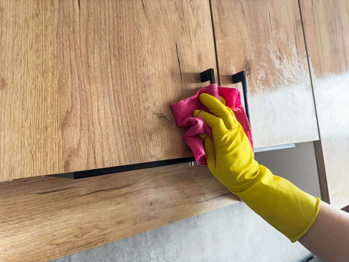 Limpieza de muebles de madera