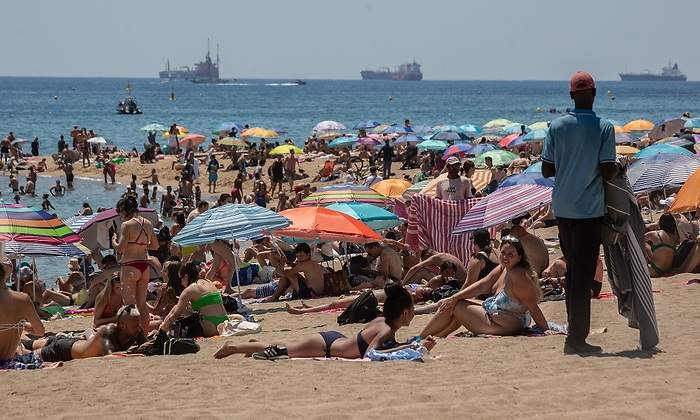Playa-de-la-Barceloneta.jpg