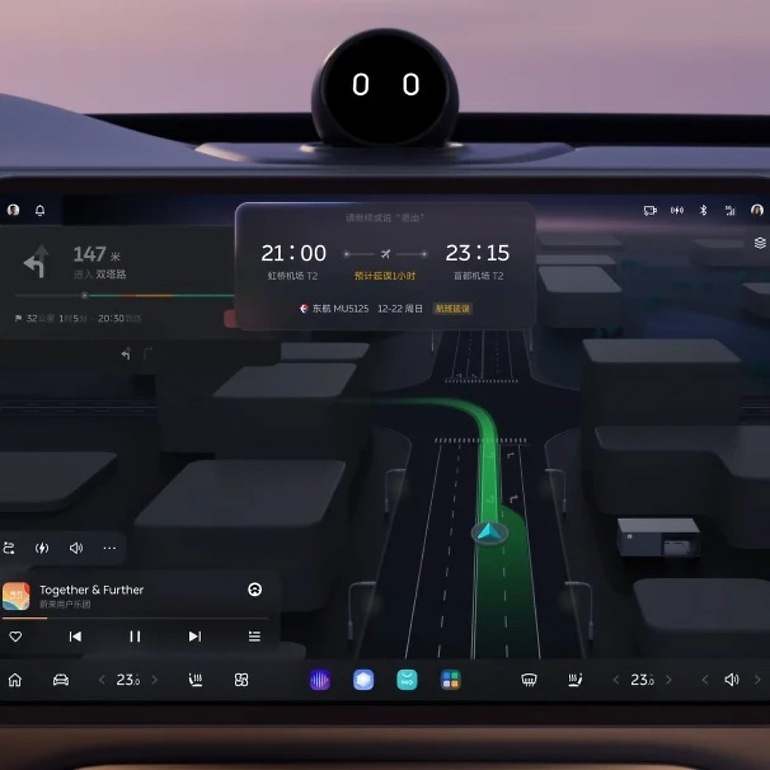 Cockpit digital con el emoticono-asistente conversacional inteligente de un automóvil Nio